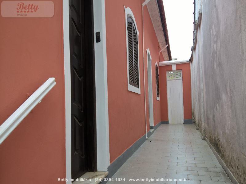 Casa a Venda no Centro em Resende