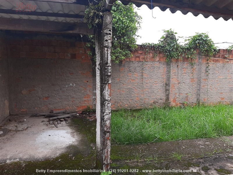 Casa a Venda no Eucaliptal em Resende